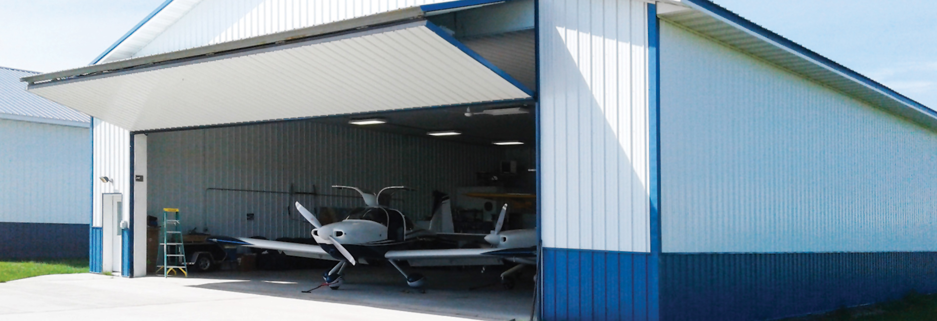 Aviation hangar bi-fold door