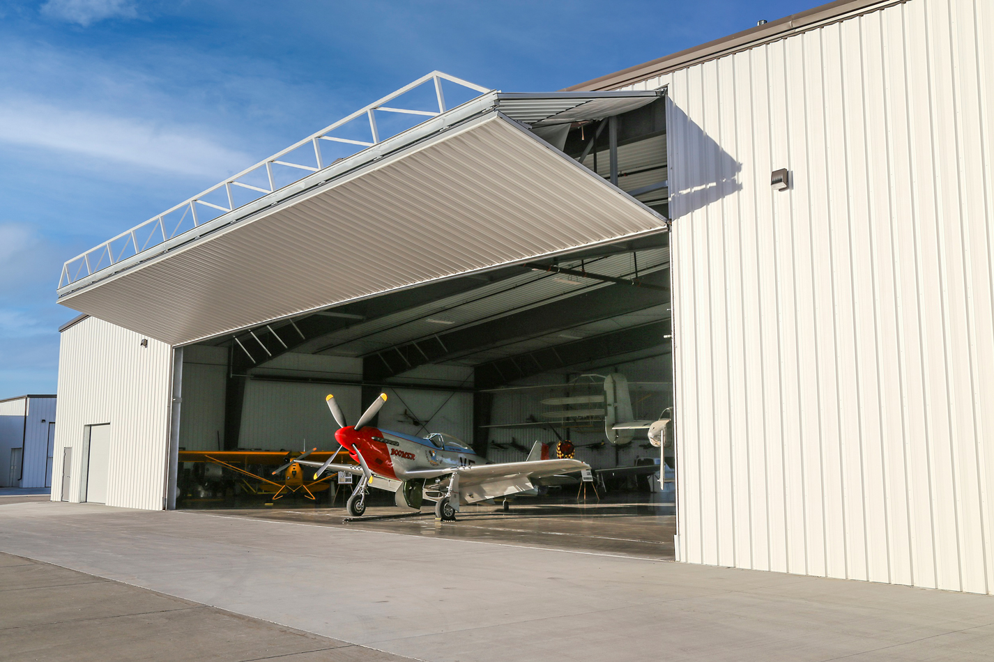 Midland aviation hangar bi-fold door Midland aviation hangar bi-fold door