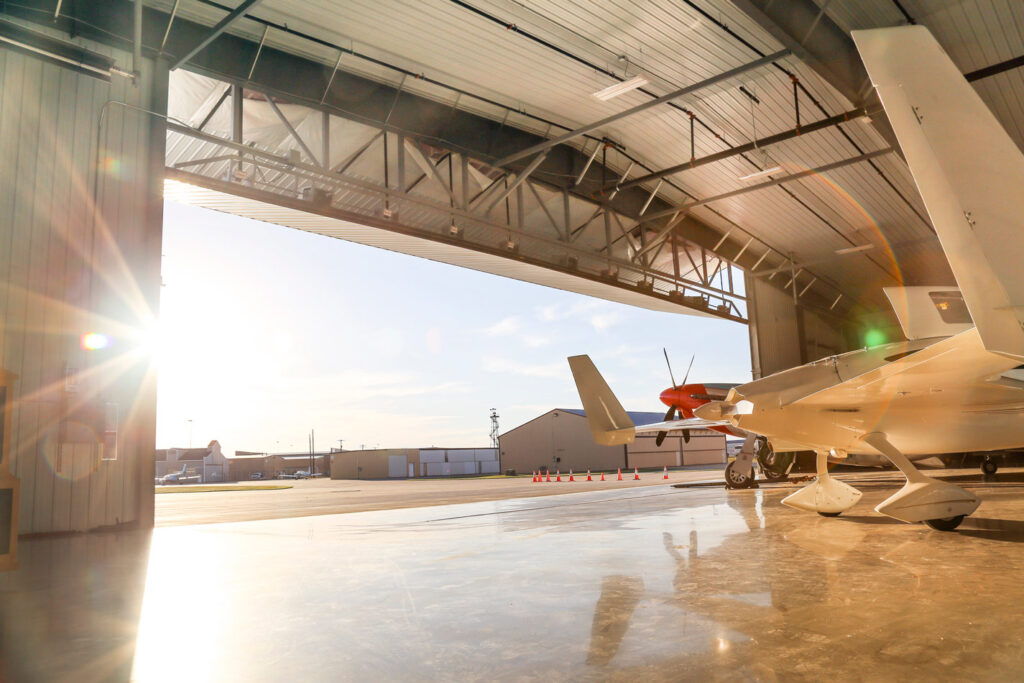 Bi-fold hangar door